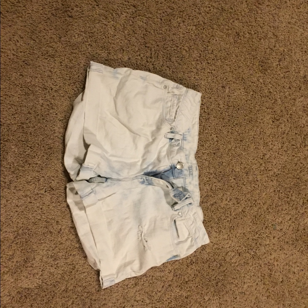 women’s distressed jean shorts